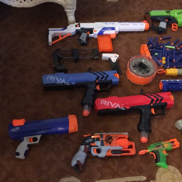 Nerf guns 100+ Bullets 9 Attachments 11+ guns - Picture 2 of 5